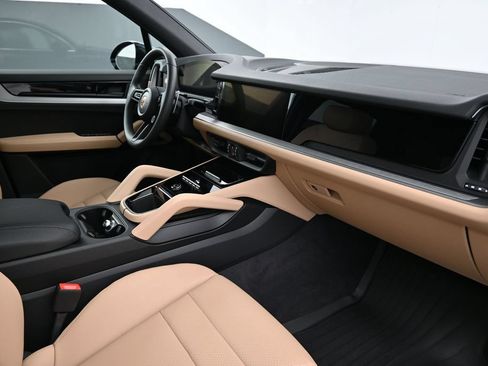 Certified 2026 Porsche Cayenne AWD/4WD image 13