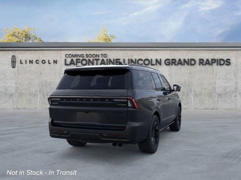 New 2026 Lincoln Navigator Reserve w/ Jet Appearance Package AWD/4WD image 8