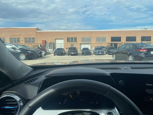 Used 2025 Chevrolet Trax LT w/ LT Convenience Package image 32