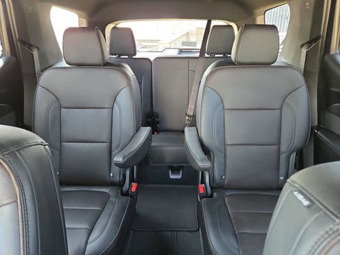 Used 2023 Chevrolet Traverse High Country AWD/4WD image 29