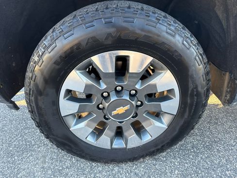 Used 2024 Chevrolet Silverado 2500 Custom w/ Z71 Off-Road Package image 28