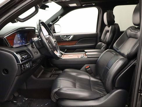 Used 2024 Lincoln Navigator Premiere image 18