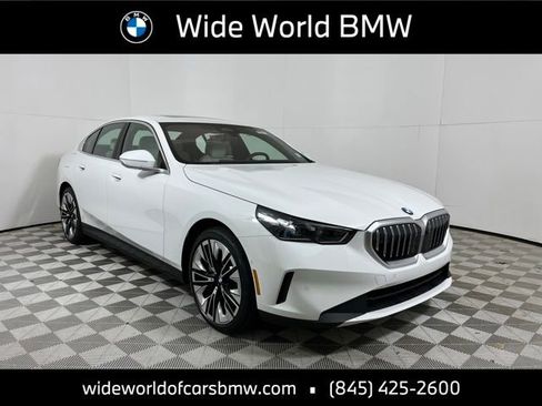 Used 2025 BMW 530i xDrive w/ Premium Package image 1