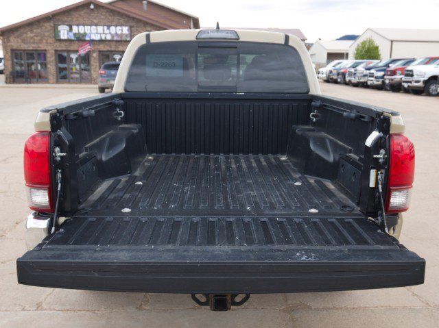 Used 2018 Toyota Tacoma SR5 AWD/4WD image 5
