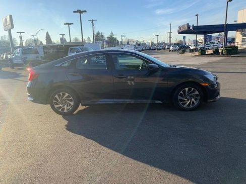 Used 2018 Honda Civic EX image 6