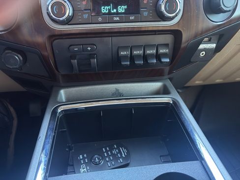 Used 2012 Ford F250 Lariat w/ Lariat Interior Pkg image 18