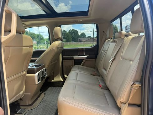 Used 2019 Ford F150 Lariat w/ Equipment Group 502A Luxury AWD/4WD image 17