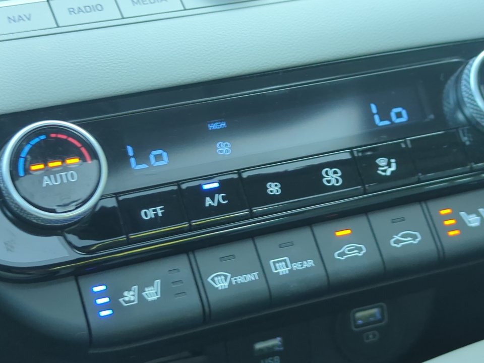 Used 2023 Hyundai Elantra Limited FWD image 30