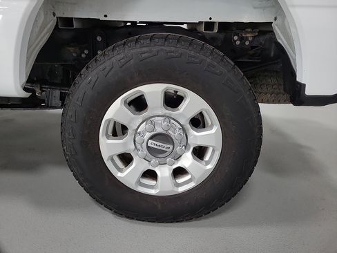 Used 2023 Ford F250 XLT w/ FX4 Off-Road Package AWD/4WD image 19