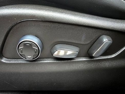 Used 2024 Cadillac XT4 Premium Luxury image 17