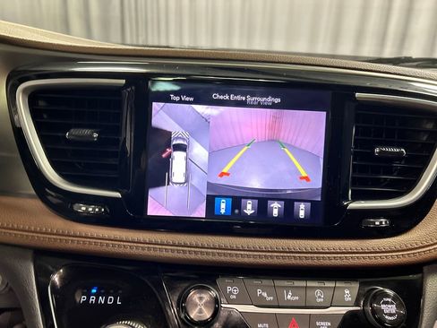 Used 2018 Chrysler Pacifica Limited w/ Tire & Wheel Group image 18