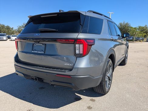 Used 2025 Ford Explorer ST-Line w/ ST-Line Street Pack image 5
