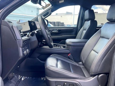 Used 2025 Chevrolet Suburban Z71 AWD/4WD image 20