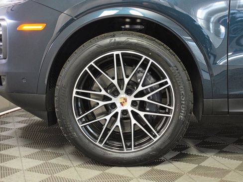 Certified 2025 Porsche Cayenne image 39