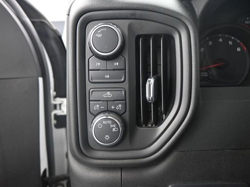 Used 2022 Chevrolet Silverado 2500 Custom w/ Custom Convenience Package image 12