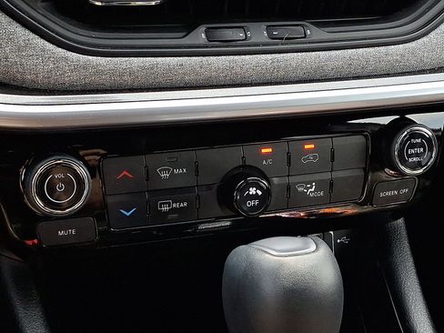 Certified 2024 Jeep Compass Latitude AWD/4WD image 15