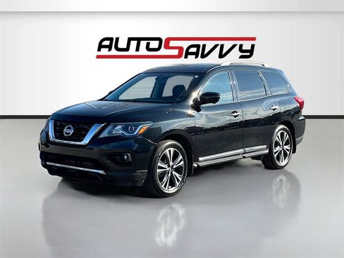 Used 2020 Nissan Pathfinder Platinum image 3