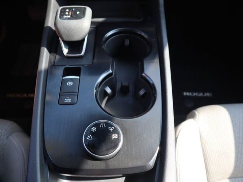 Certified 2025 Nissan Rogue SV AWD/4WD image 24
