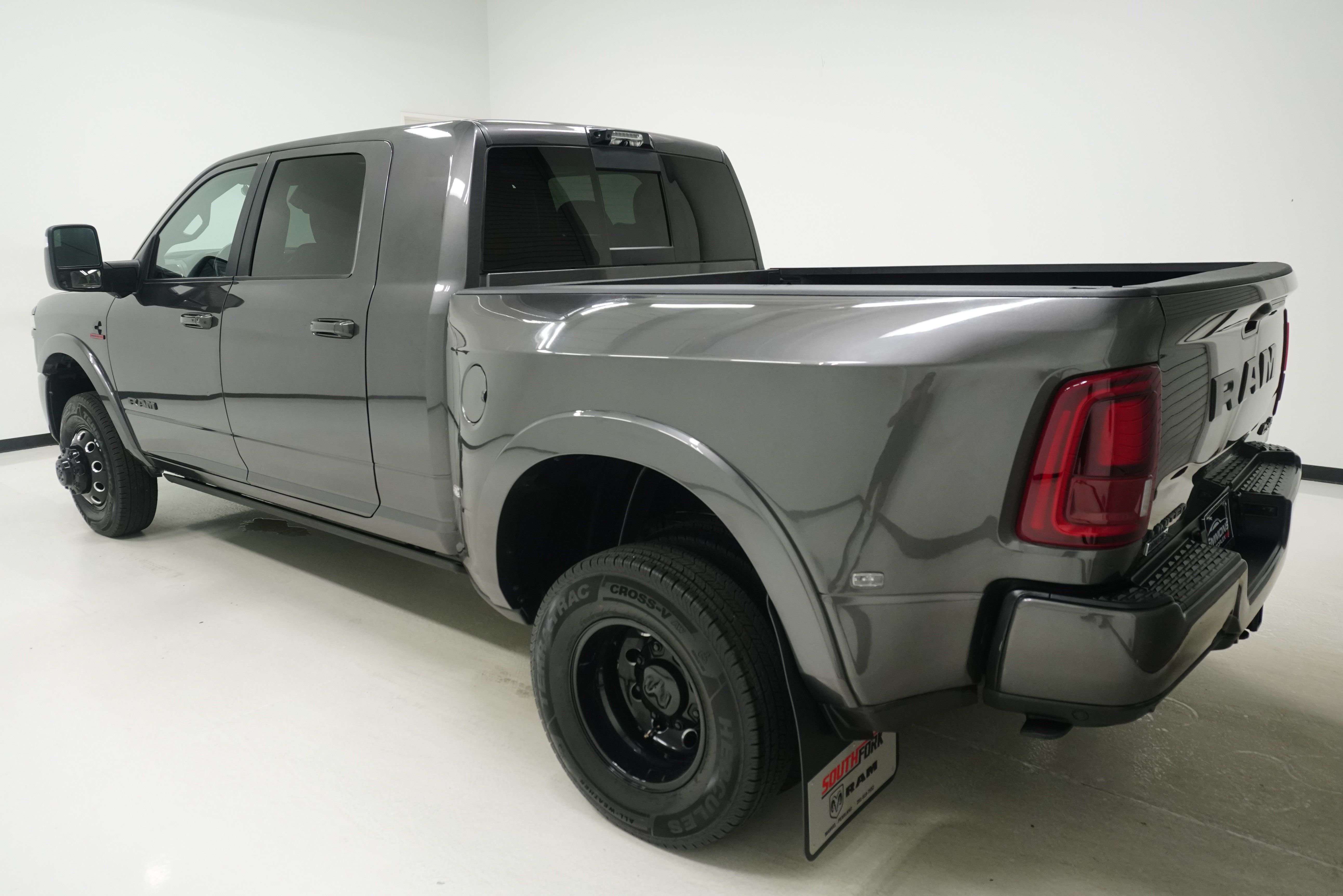 Used 2025 RAM 3500 Limited AWD/4WD image 5