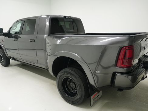 Used 2025 RAM 3500 Limited AWD/4WD image 5