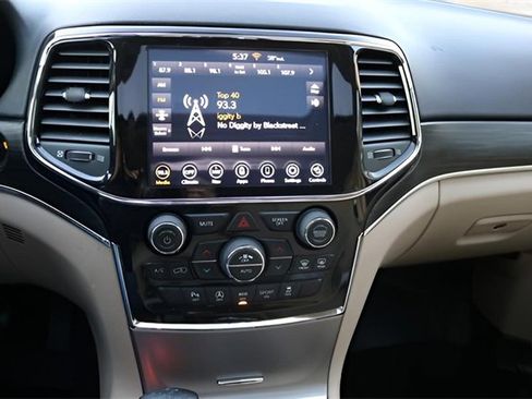 Used 2022 Jeep Grand Cherokee Limited image 22