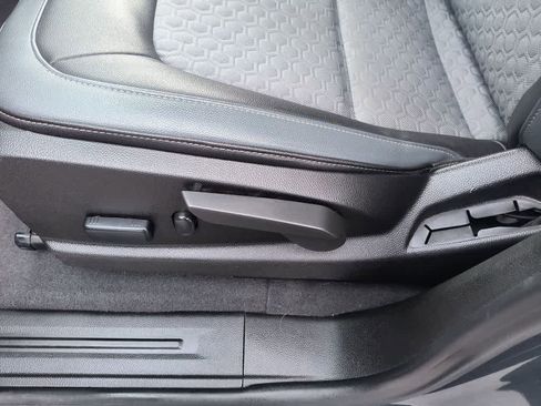Used 2019 Chevrolet Colorado Z71 AWD/4WD image 12