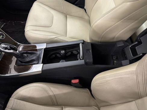 Used 2017 Volvo V60 T5 Premier w/ Convenience Package image 24