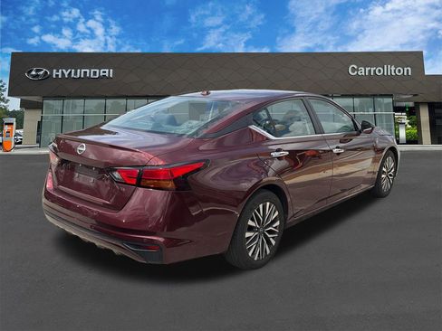 Used 2025 Nissan Altima 2.5 SV FWD image 5