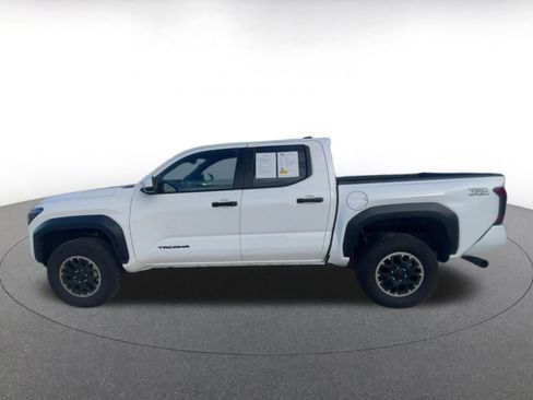 Used 2025 Toyota Tacoma TRD Off-Road image 9
