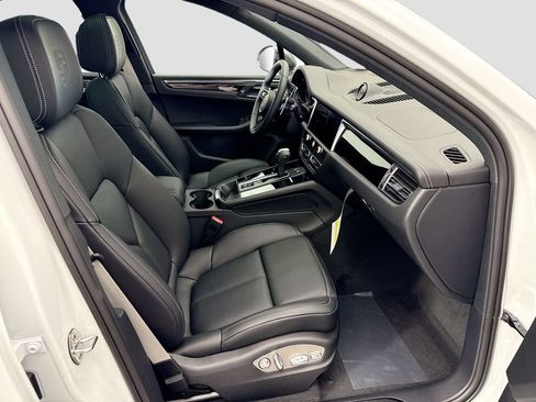 Used 2026 Porsche Macan AWD/4WD image 22