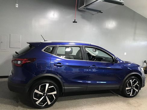 Used 2020 Nissan Rogue Sport SL w/ Premium Package FWD image 3