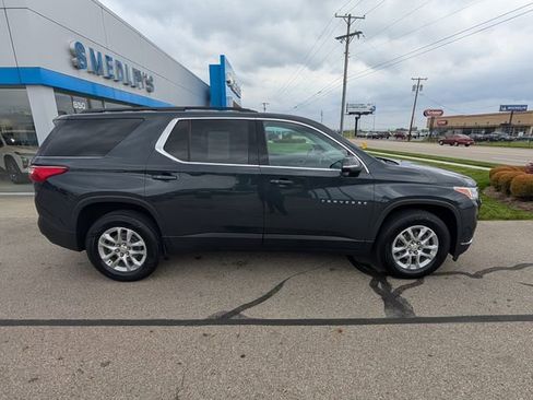 Used 2021 Chevrolet Traverse LT FWD image 2