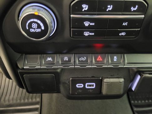 Used 2024 Chevrolet Silverado 1500 Custom image 7