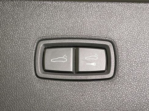 Used 2025 Porsche Cayenne S image 22