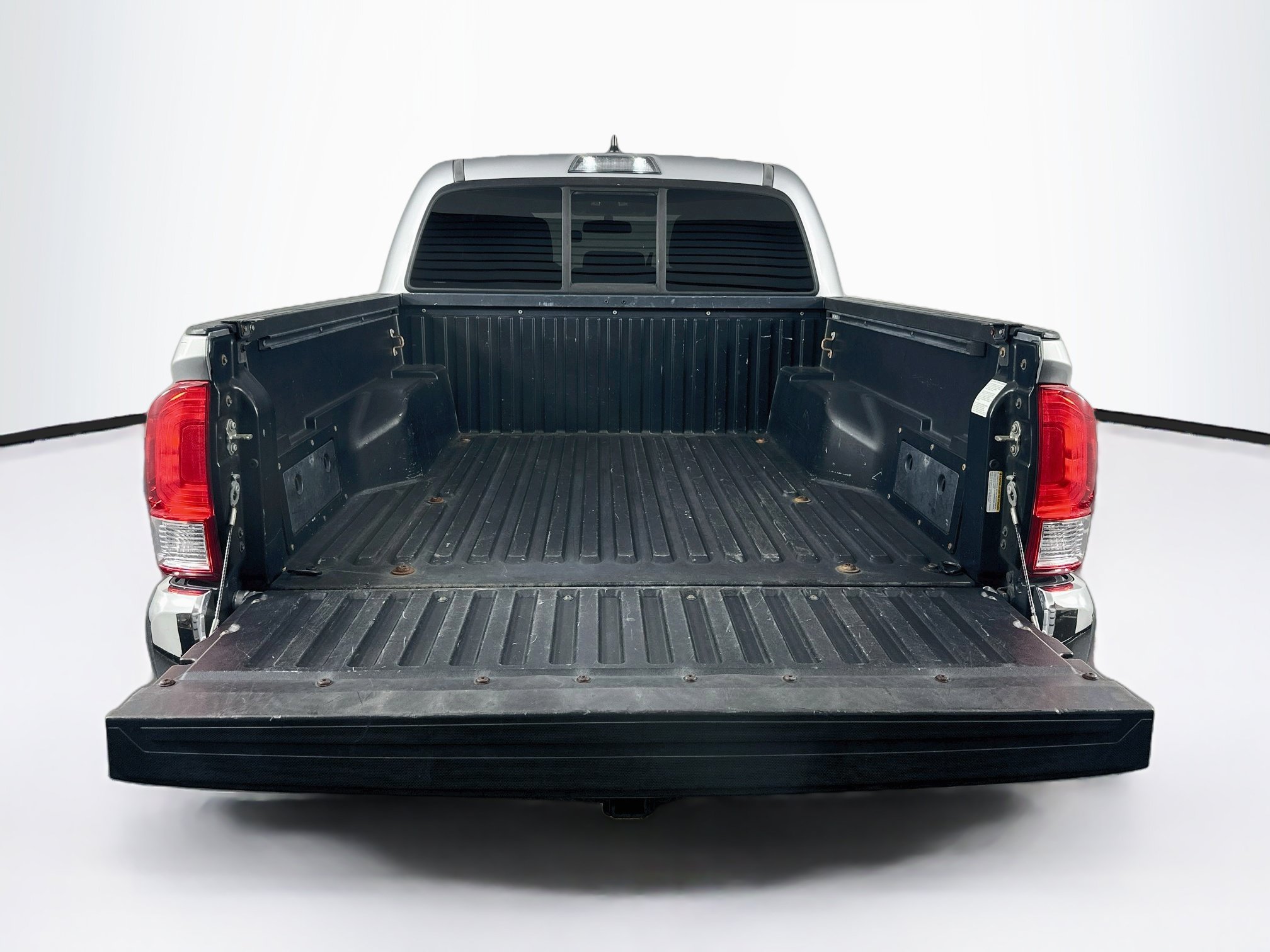 Used 2016 Toyota Tacoma SR5 w/ Towing Package RWD image 27