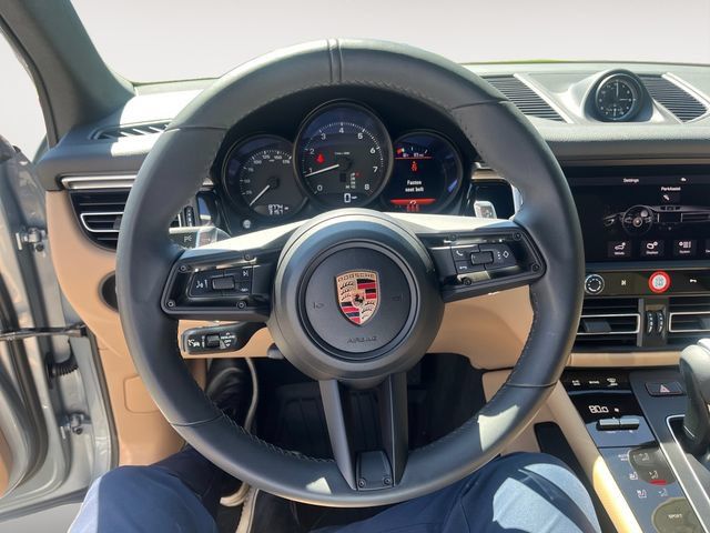 Used 2025 Porsche Macan AWD/4WD image 12