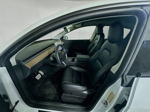 Used 2022 Tesla Model Y Performance image 13