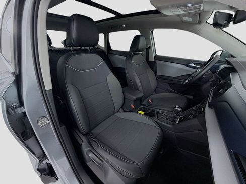 Used 2023 Volkswagen Taos SE w/ Panoramic Sunroof Package image 29