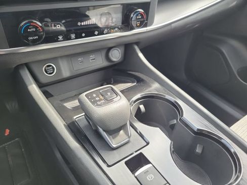 Used 2023 Nissan Rogue SV FWD image 22