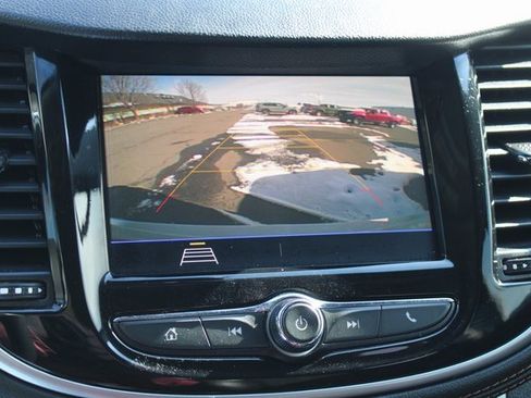 Used 2022 Chevrolet Trax LT w/ LT Convenience Package image 26