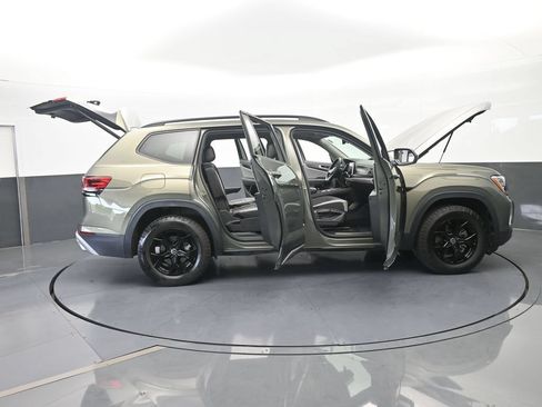 Used 2024 Volkswagen Atlas Peak Edition SE AWD/4WD image 75