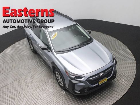 Used 2025 Subaru Outback Premium AWD/4WD image 3