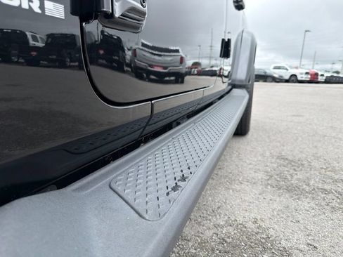 Used 2023 Jeep Gladiator Overland AWD/4WD image 15