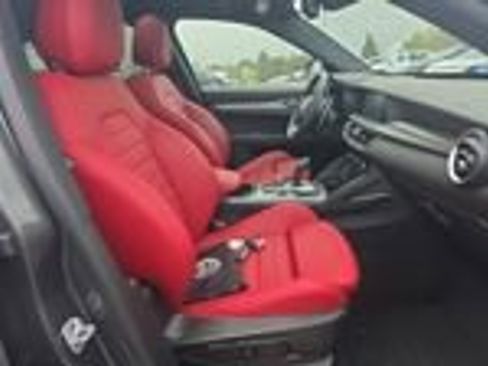 Used 2024 Alfa Romeo Stelvio Veloce AWD/4WD image 9