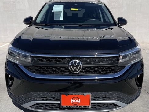 Certified 2024 Volkswagen Taos SE w/ MDO Package image 2