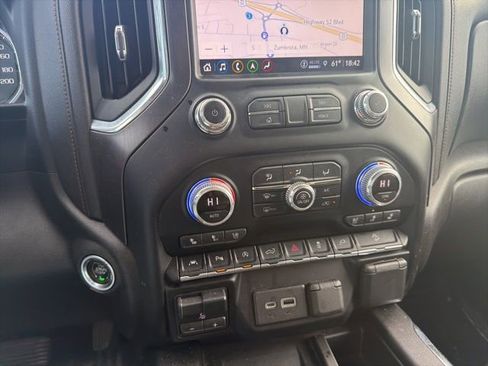 Used 2022 GMC Sierra 1500 AT4 w/ AT4 Carbonpro Edition AWD/4WD image 17
