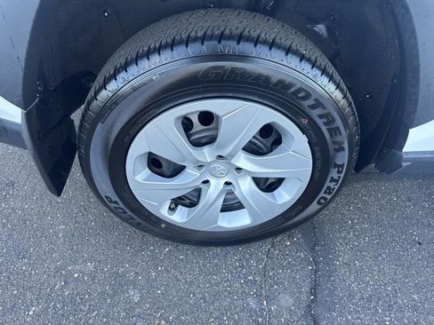 Used 2025 Toyota RAV4 LE AWD/4WD image 27