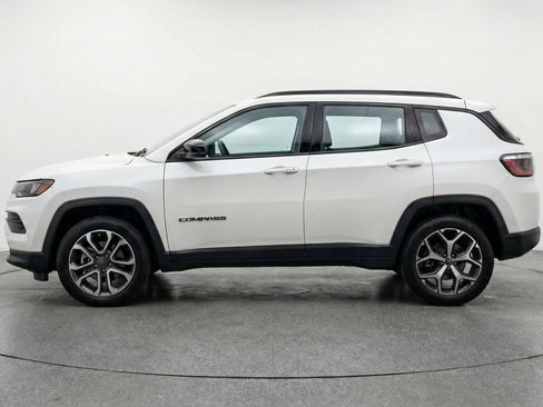 Used 2025 Jeep Compass Limited AWD/4WD image 5