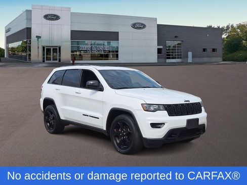 Used 2018 Jeep Grand Cherokee Laredo AWD/4WD image 2