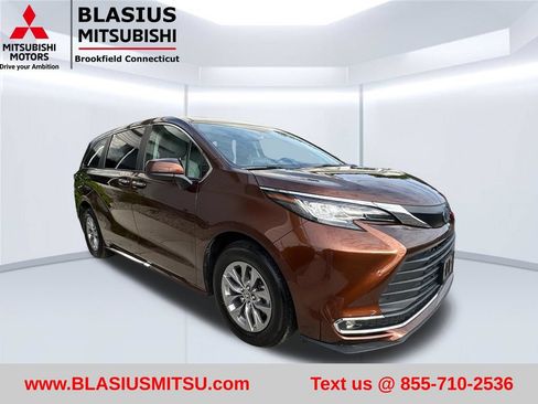 Used 2022 Toyota Sienna XLE AWD/4WD image 6